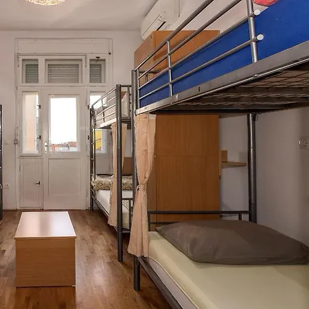 Hostel Backpackers *