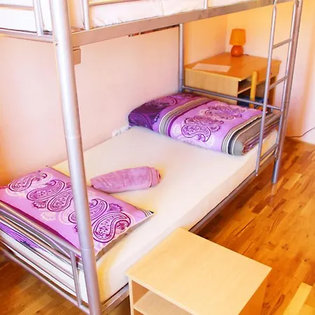 Backpackers אכסניה